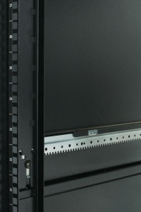 RACK:NetShelter SX 42U w/sides Black