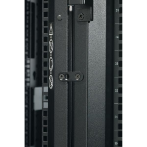 RACK:NetShelter SX 42U w/sides Black