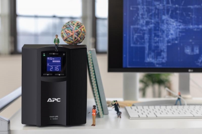 APC Smart-UPS C 1000VA LCD 230V with SC