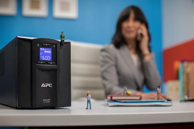 APC Smart-UPS C 1500VA LCD 230V with SC